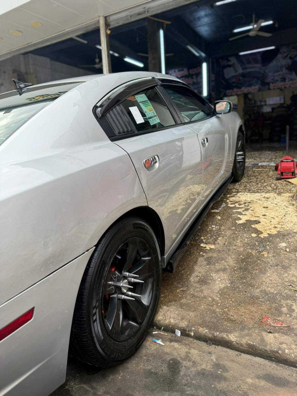 للي ايدور جاهزه تخم تاير حداديه امامي خلفي حاويه براد تخم ابلكات تخم مجاول 
للبيع او مراوس بحديث ونتفق ع الفرق 

 العنوان واسط نعمانيه 

للبيع جارجر موديل 2012 رقم اربيل انكليزي وكاله عامه بسمي 

حدثها جاملغ وبنيد بدون دواخل 

وبيها بابين اكلير أثر جراد 

محرك وكير كفاله تدفئة تبريد 

كير عصا 

تخم تاير جديد

دواخله جديده كلشي

السعر   135 

وبيها مجال قليل  

***********
