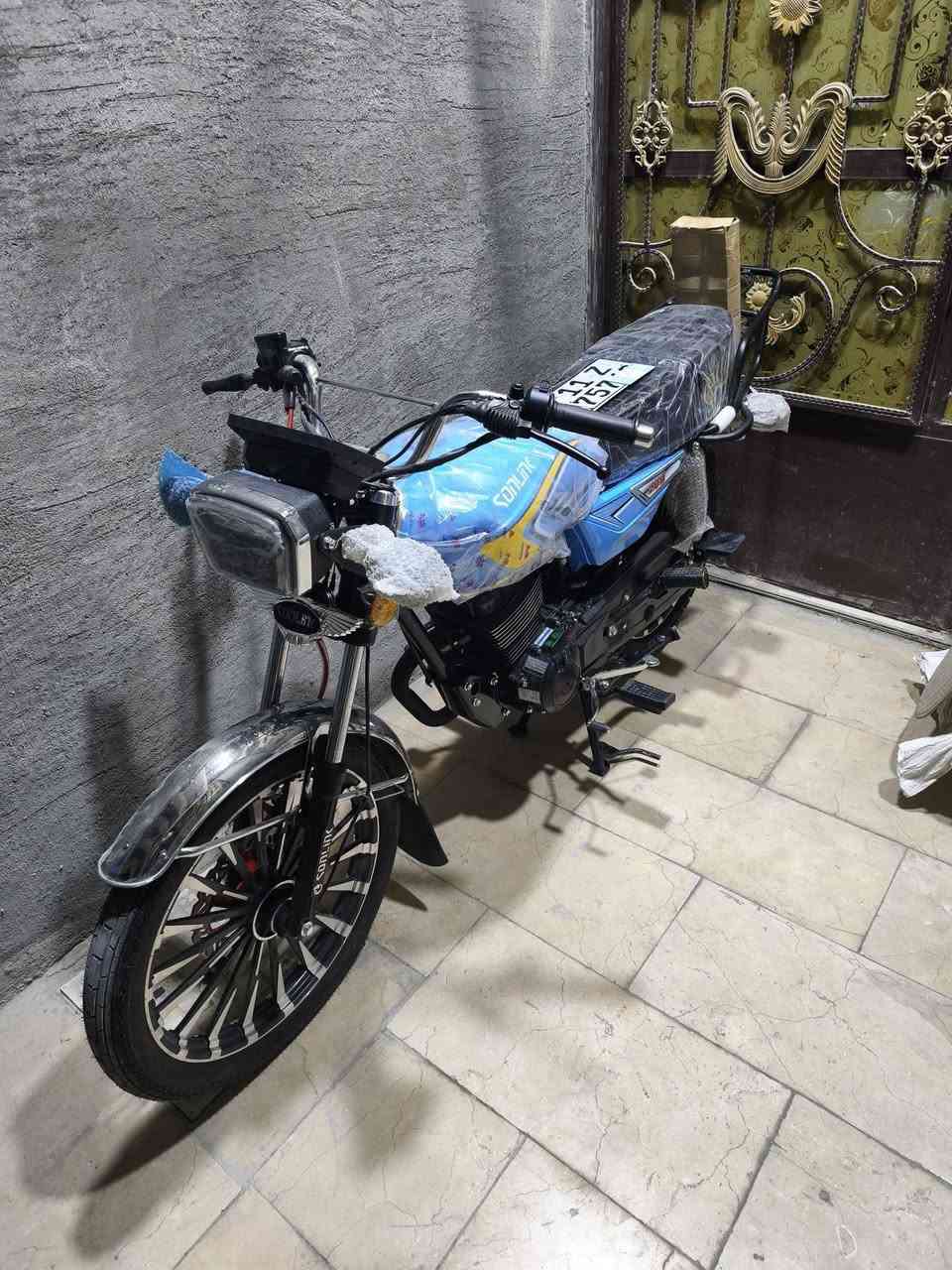 سلام عليكم
ملاحظة .. 
دراجة زيرو ما مستعمله من المعرض للبيت وبعدهة على حالهة زيرو طك جيس بدهن الحفظ 
للبيع سونيك رقم بغداد انكليزي لوحات 2 وسنوية مكينه سي بي اف 200 
سعرهة 2.250 
تكلي غالية عوفهة وعبر منشور متفيدك دراجة رقم بغداد وليس اربيل تمام 
الي تفيده يتضل على رقم وسعرهة ما بي مجال 
دراجة ضامهة من جبتهة لحد هسة 
***********
