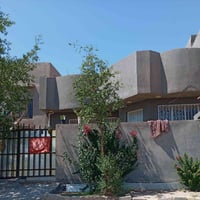 بيت للبيع مساحه ٢٠٠ متر غرفتين نوم صاله استقبال مطبخ صحيات خارجيه خدما...