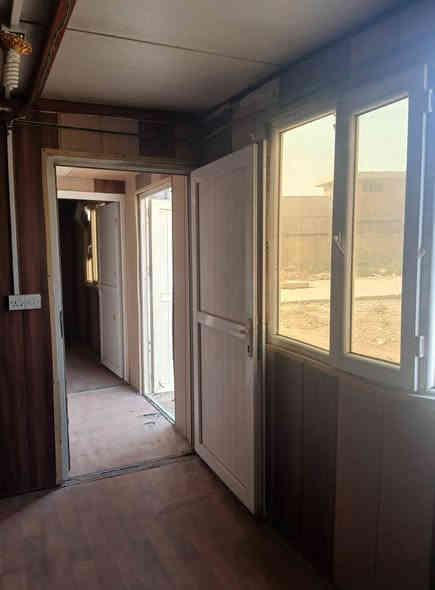 السلام عليكم : 
كرفان ، الطول ١٠ أمتار و العرض ٣ / و نصف ، يرهم سكني او إدارة مشروع ، يحتوي على غرفتين و مطبخ ، و هو بحالة جيدة جدا .
للاستفسار على السعر الاتصال على 
*********** او على الماسنجر  او الواتساب .
