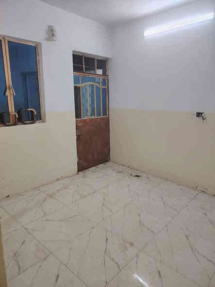 السلام عليكم دار للايجار 100م طابق ونصف في حي الانتصار شارع 60 خلف مول تبارك 
للاستفسار : ***********
مكتب الصحاري
#سعر_الايجار_250 وبيه مجال
