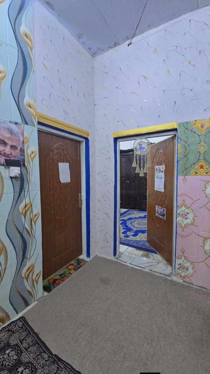 السلام عليكم اخواني اعزاء

دار سكن مساحه 100متر 

طابو زراعي عراقي 
يحتوي علا غرفتين ..صاله .مطبخ .منور .كراج .صحيات خارجيه.
العوجه شارع مقيمين 

سعر 38 بي مجال 

للاستفسار ***********  مع وتساب
