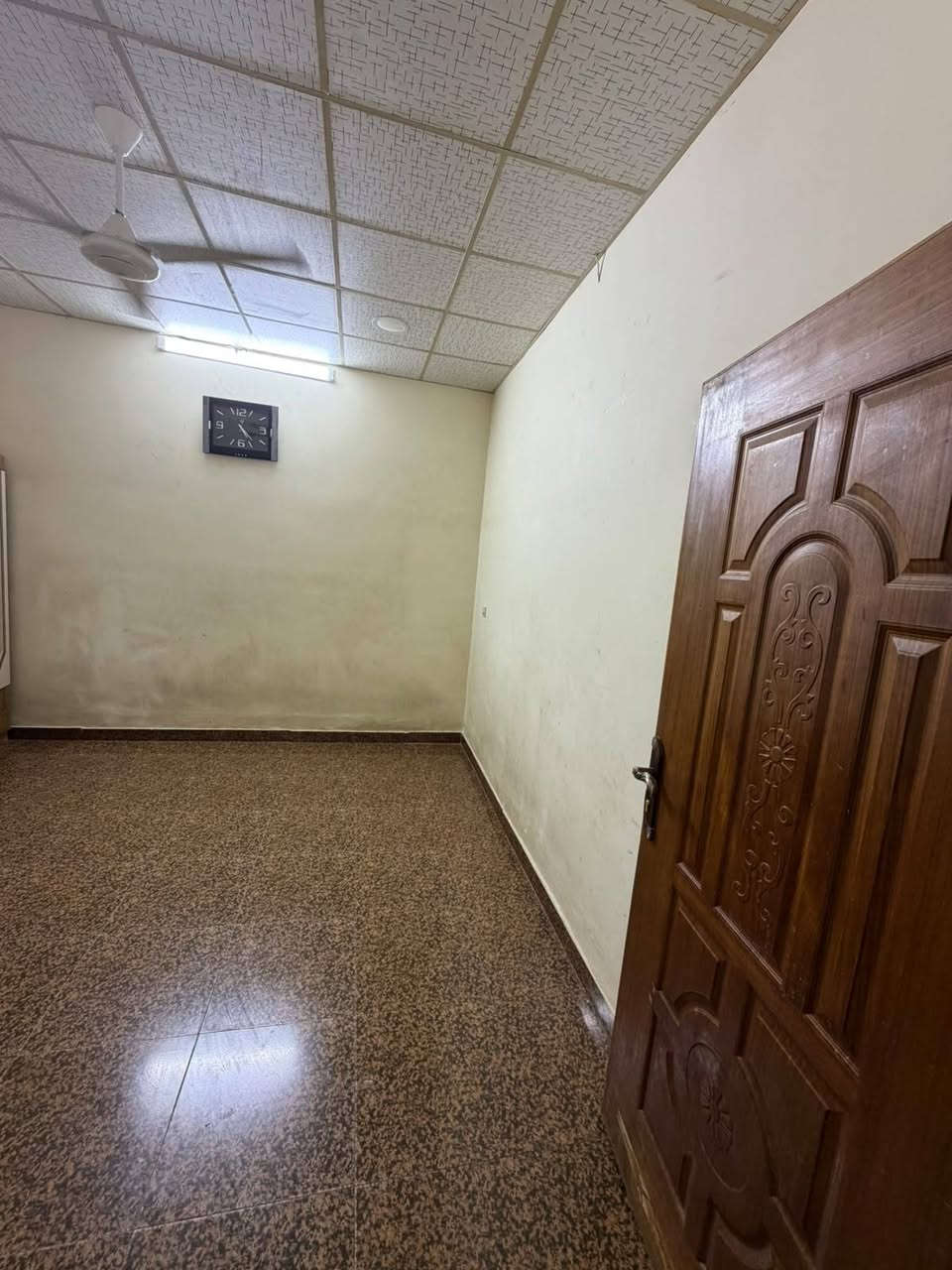 بيت للبيع في حي الجامعة مساحة ٢٠٠متر 
٤غرف نوم 
ركن على شارع ٣٠متر 
مقابيل الكفائات 
السعر ١٧٠مليون
للإستفسار ***********
