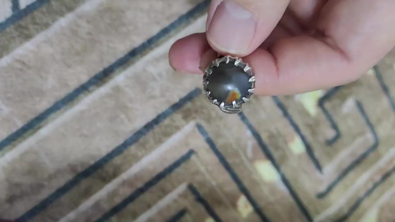 جزعة قديمة كلش للبيع السعر 100 الف مكاني بغداد سبع قصور توصيل ما عندي متواجد فيس و  واتساب ***********
