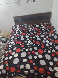 للبيع • سرير • غرفة نوم