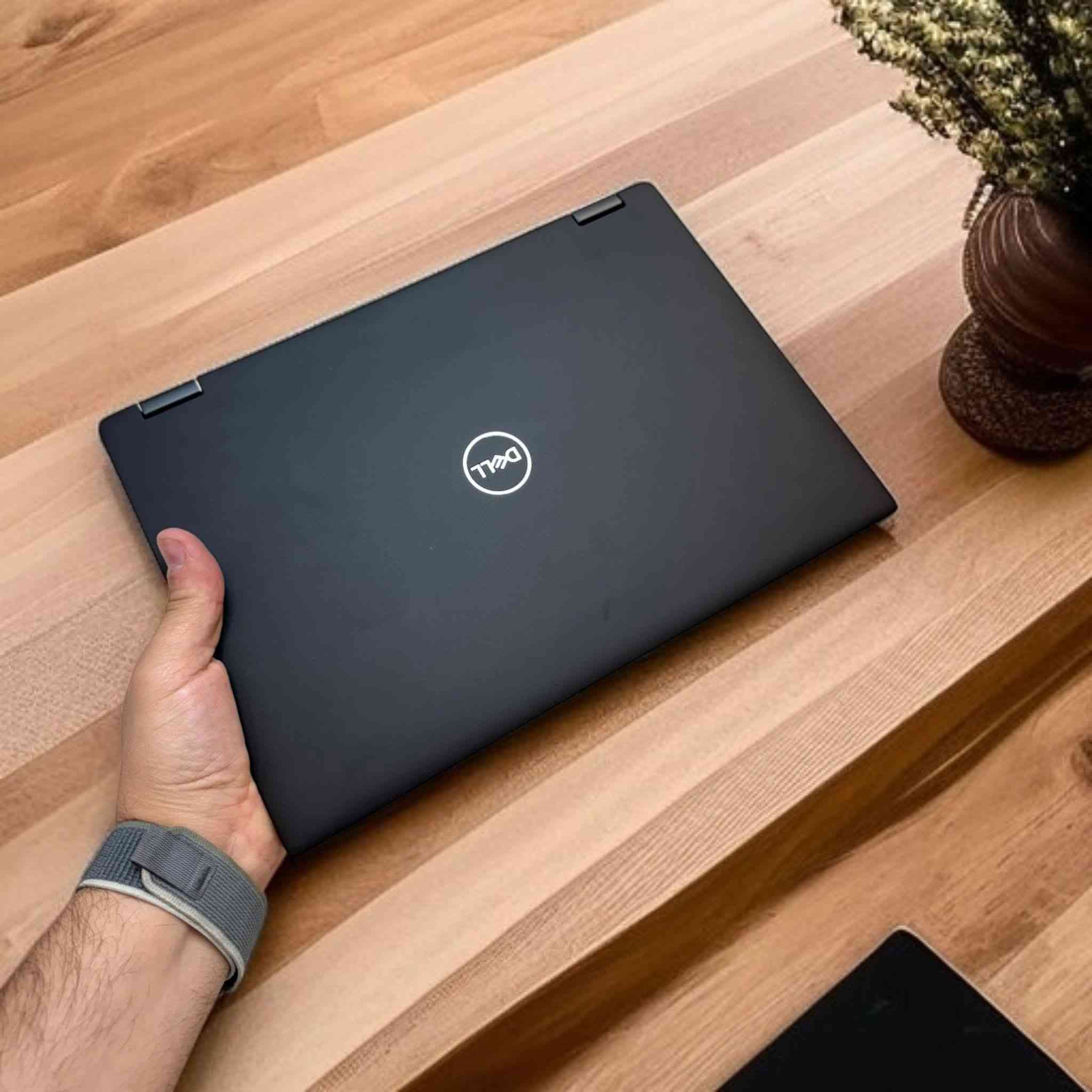 عروض النااار 🔥🔥 مناسب للبرامج الهندسية مثل الاوتوكاد و العاب البوبجي. 
لابتوب دل سلم رفيع جدا من فئة  الجيل الثامن و لمس قلاب 360 درجة ورام 16 كيكا  و هارد 256 ssd M.2 NVMe  بنظافة عالية. 

Dell Latitude 7390 2in 1 
Core i5- 8 th 
Ram: 16 GB 
Hard: 256 GB - SSD
Graphic card: Intel (R) HD Graphics 620 - 8 GB
Screen: 13 Inches 
Keyboard: English - Arabic
كوراي فايف - الجيل الثامن
رام: 16 كيكا 
هارد: 256 كيكا - SSD
كرت شاشه داخلي 8 كيكا 
حجم الشاشه 13  انج لمس
كيبورد ضوئي - ليزري ( عربي - انكليزي) شاشة لمس
السعر: ٣٥٠ الف دينار فقط.

♡ حقيبة
♡ ماوس 
♡ شاحنة 
العنوان: بابل


**إذا كنت صاحب هذا الإعلان وتريد حذفه لأي سبب، رجاءا أرسل رسالة إلى الدعم الفني**