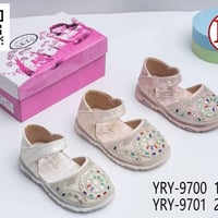 حذاء بناتي • مقاسات ٢١-٢٥ • كوت واسط