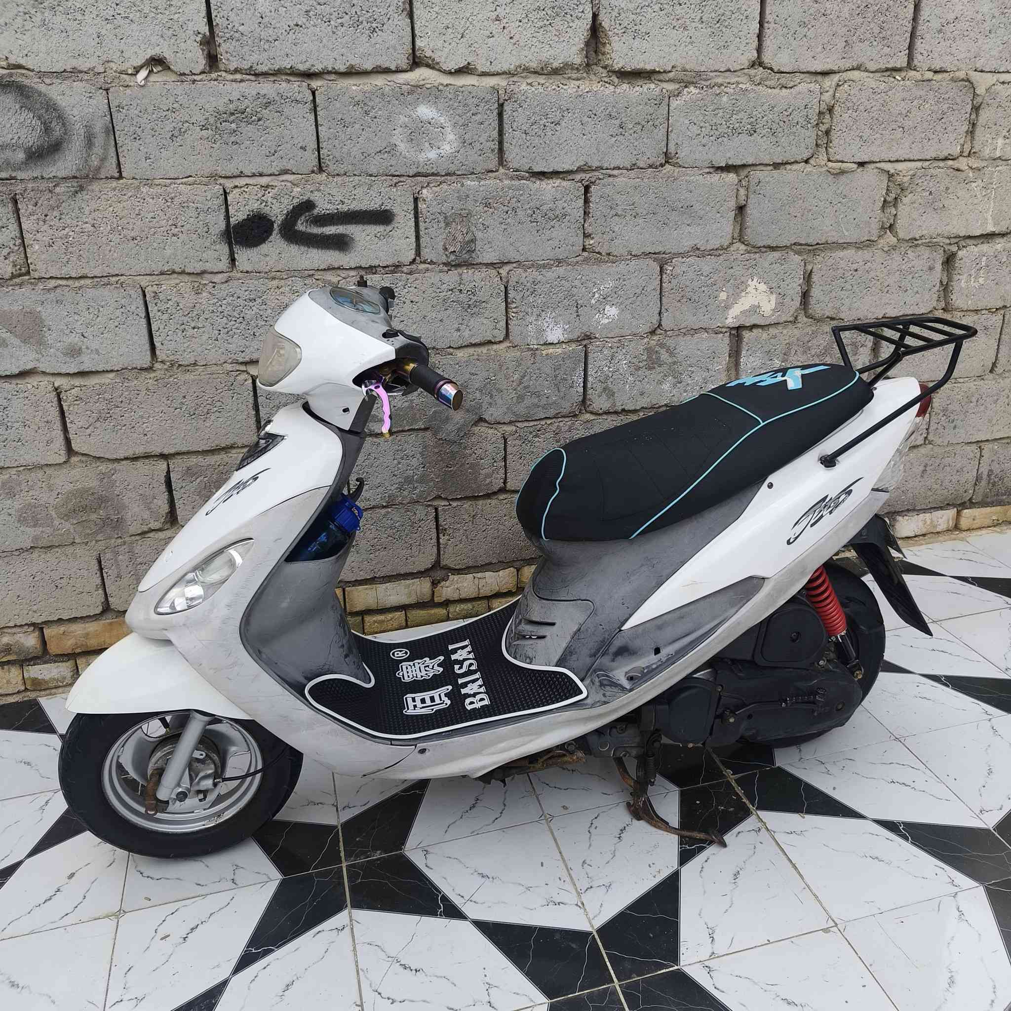 ماكس منغولي بوشه وبستم بلاد 49
مكينه خرسه ماتنسمع كامله ماناقصها شي 
السعر 550 وبيها مجال للشراي
مكان ناصريه مركز ***********
