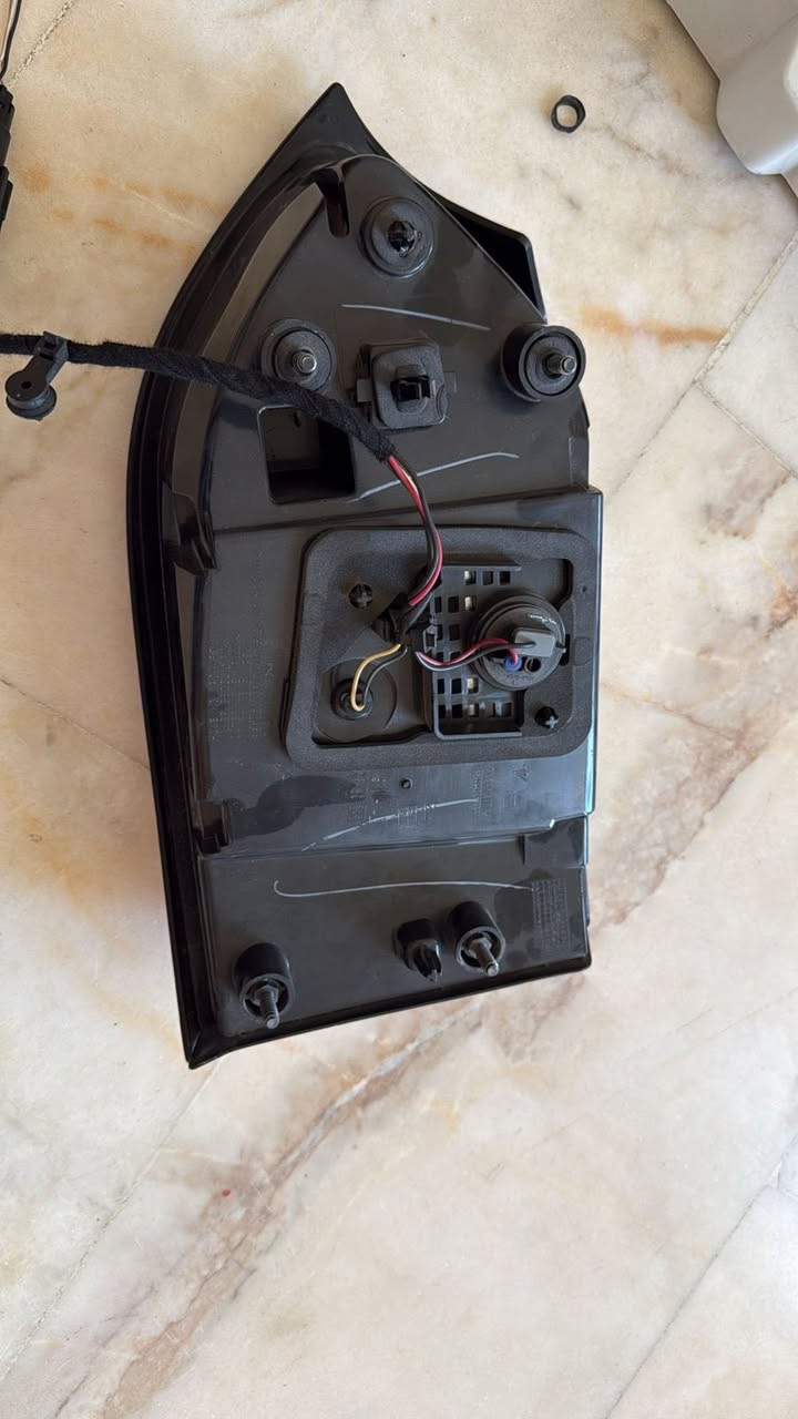 سلام عليكم اخوان للبيع قطع بك لايت كامل فيوجر ويرهم ايضاً على الباسفيكا سعر 300 الف للتواصل ***********. ***********
