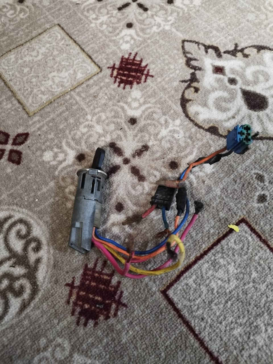 جوزه تشغيل بيجو ٢٠٦ بسعر ٢٠ الف يوجد توصيل ***********
