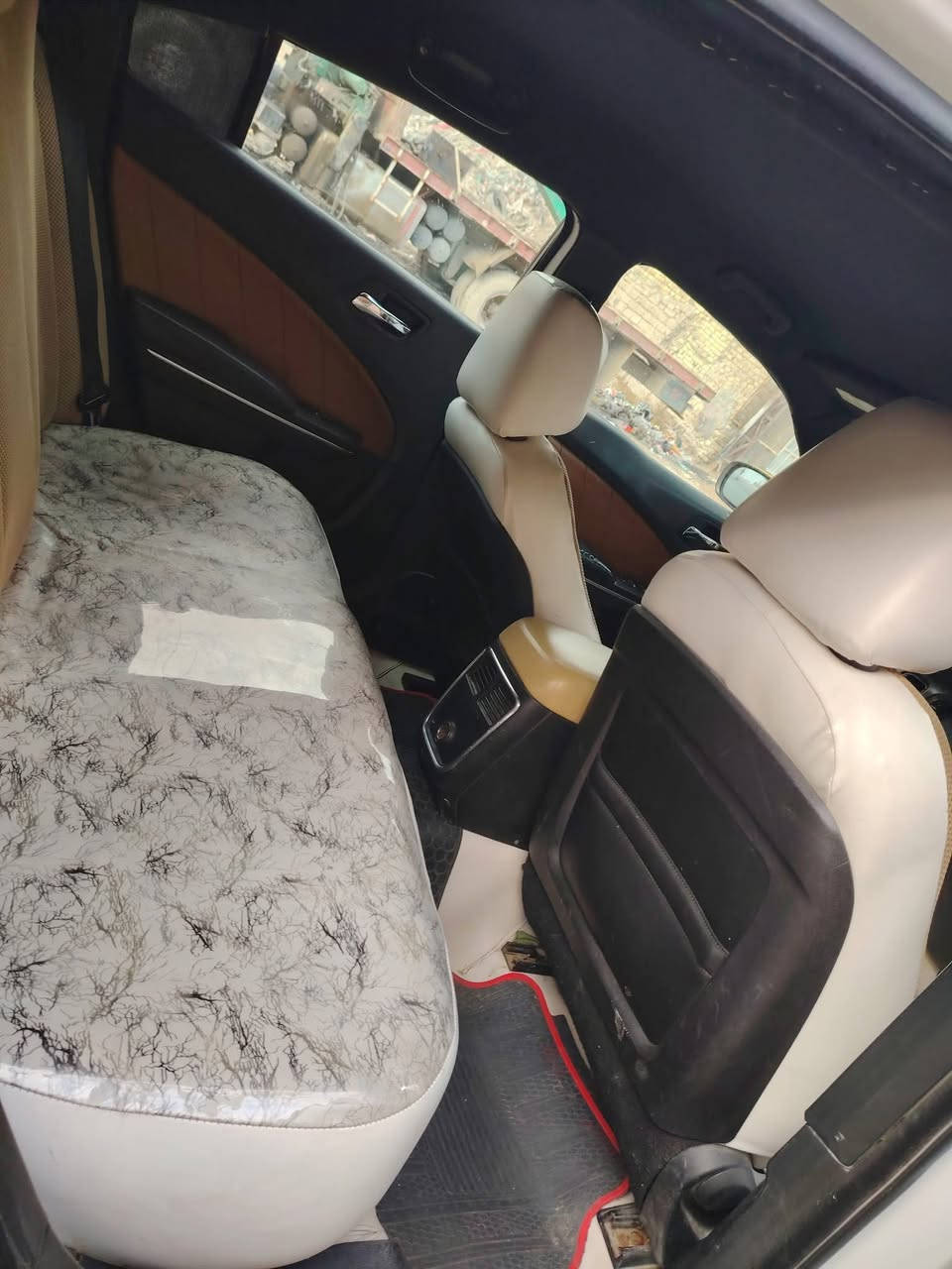 السلام عليكم جارجر12للبيع حداديةامامية وخلفية تخم تاير تبريد ثلج داخل جديد مكينة خير من الله كير بداية تورباين بي السيارة مكفولة من العيب الشرعي واصوليات بيها تكم امامية متعورة بدون لاكص ولا تبديل وشوية من القمارة السيارة مصفرة هيئة وغرامات خطها حلة  بغداد مستعجل على بيعتها 
السعر 125 الرقم***********
