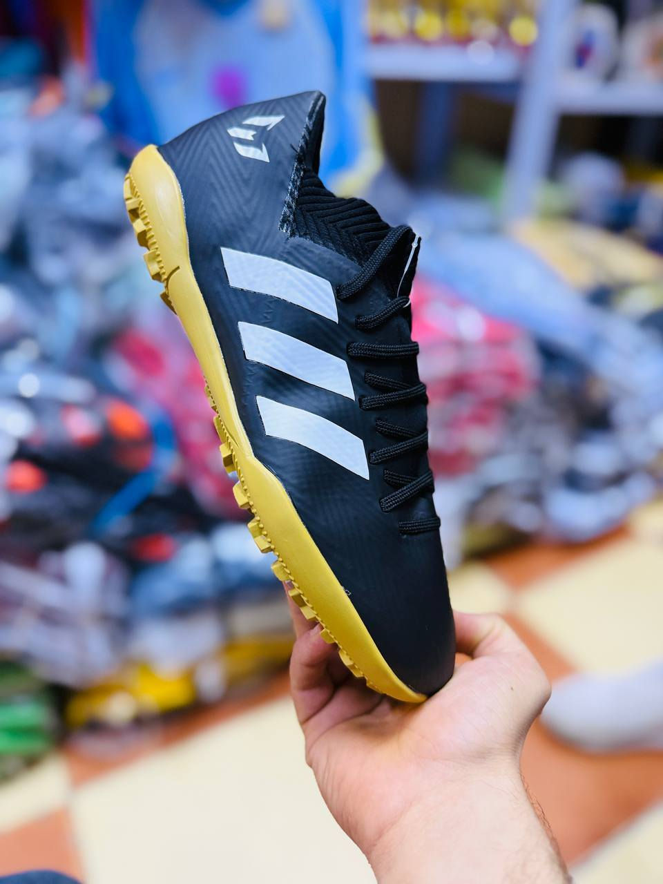 السلام عليكم شباب طيبه 

حذاء ميسي اصلي ستد 

حذاء ميسي اصلي محبب

حذاء ميسي النسخة الثاني محبب 

حذاء اير زوم اصلي ستد 

حذاء بوماك اصلي ستد 

حذاء محبب خياط داخلي خارجي 

يوجد توصيل لجميع المحافظات العراق


**إذا كنت صاحب هذا الإعلان وتريد حذفه لأي سبب، رجاءا أرسل رسالة إلى الدعم الفني**