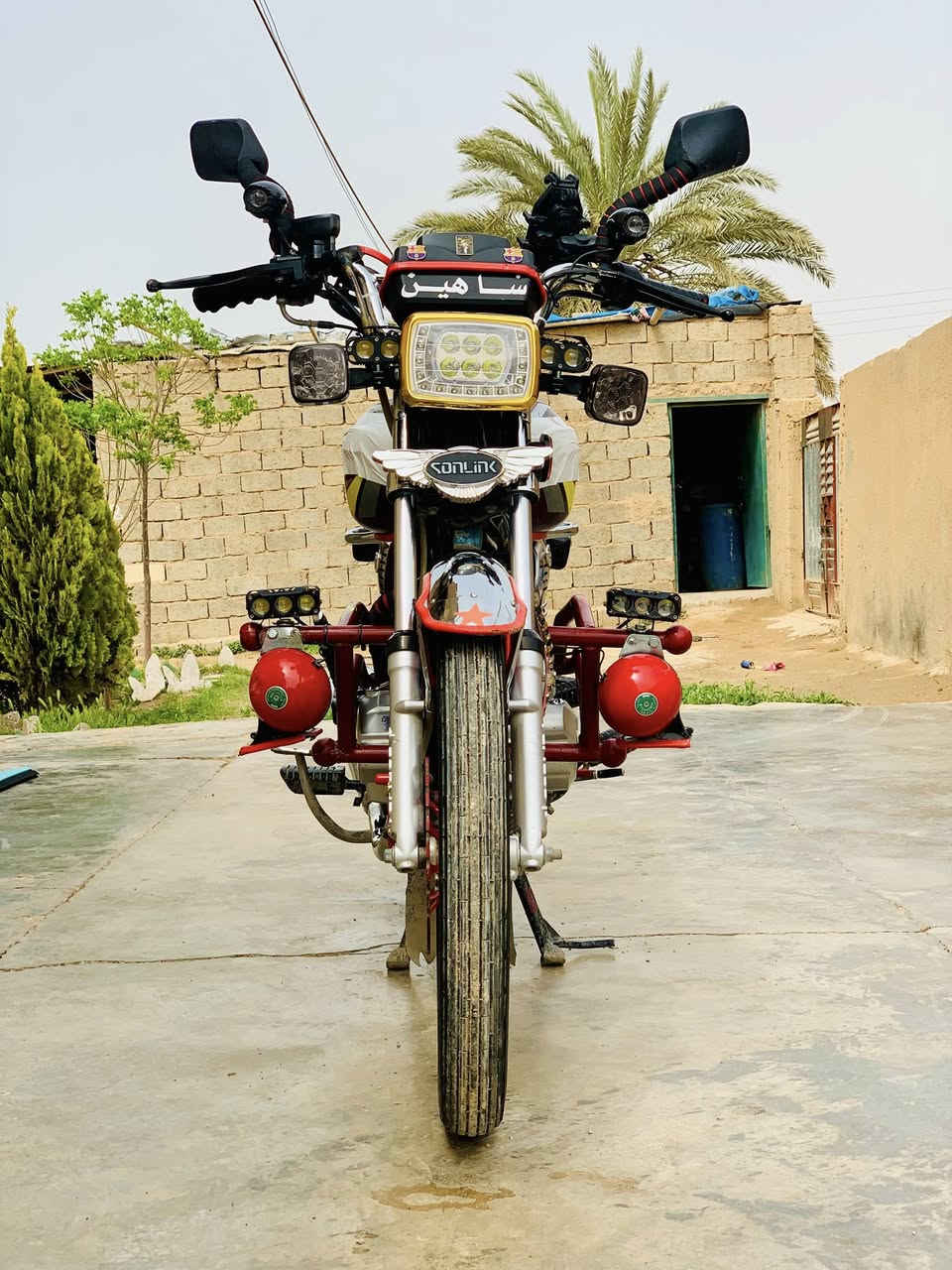 سلام عليكم من رخصه الادمن ماطور 23 للبيع  او مراوس  ب 24 او 25 مأطور ماشاءالله عليه نشاط ونعومه وكماليات خير من الله ميحتاج تحط عليه شي ملاحضه الدرع مو وياه  والمحرك ما ملعوب عليه سبانه  للاستفسار على الرقم *********** او ع الخاص
