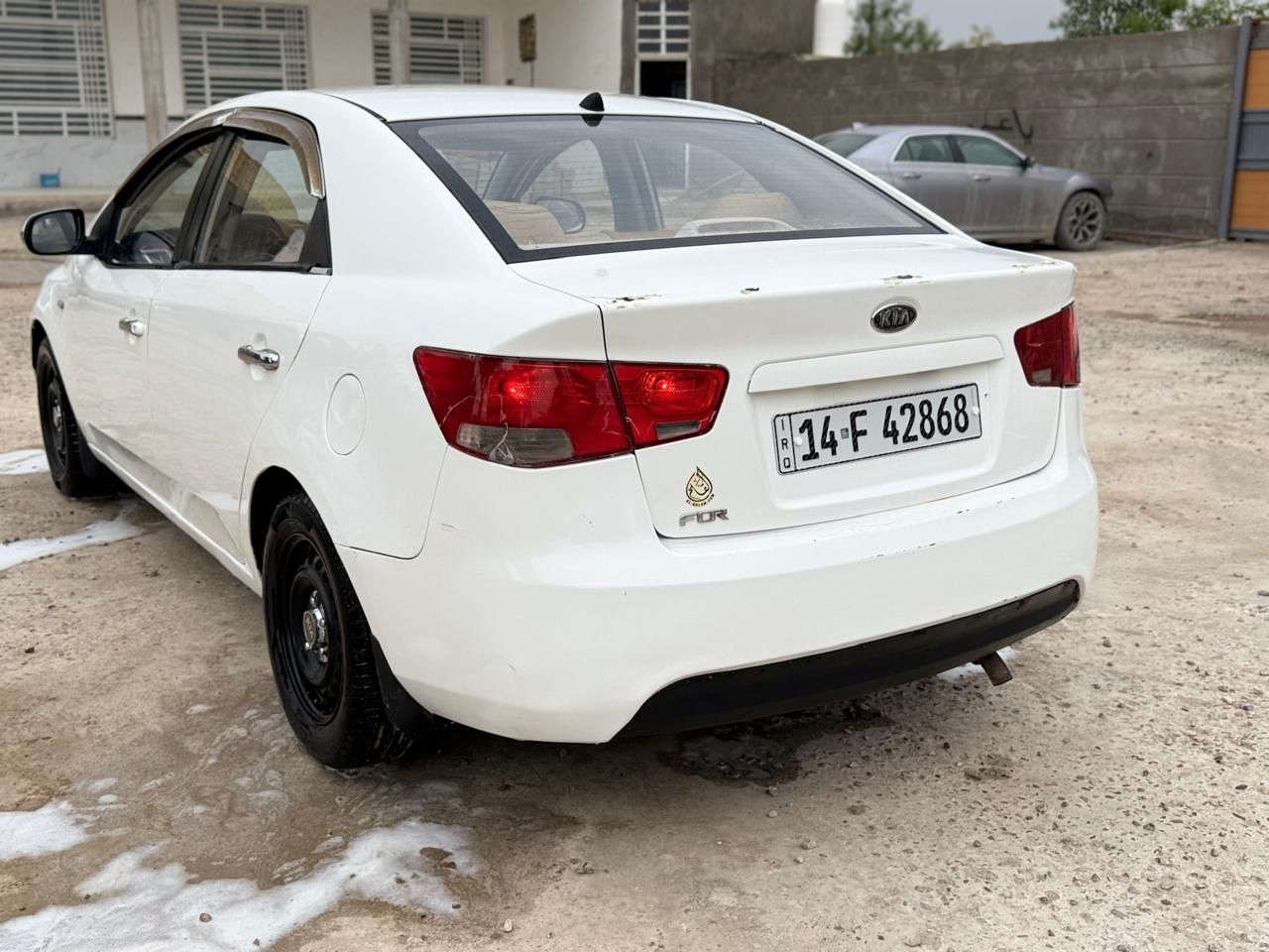 السلام عليكم ***********
كيا فورتي موديل 2010 خليجي 
  رش حزام فقط ب ولباقي كفالة عامة ،رقم بصرة أنكليزي بسمي تحويل ثاني يوم سيارة جاهزة مكينة كيرجدد تبريد حدادية جاهزة أي نقص مابيها
عنوان ناصرية,//السعر 82
