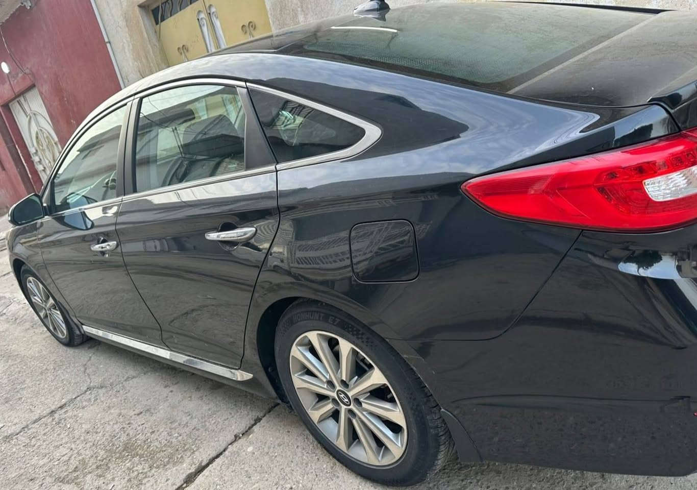 السلام عليكم
سوناتا 2017 وارد امريكي
فول مواصفات للاخير ليمتد 1/1
ماشيه 88 الف  
مواصفات ( لمتد)  ( Limited )  
رقم دهوك باسمي رقم وسنوية وهزة كله جديد
المواصفات :
 بصمة تشغيل وبصمة ابواب وصندوق ذكي +
 فتحه سقف + 
كشنات جلد اصلي +
 كشن كهرباء وهيترات +
 شاشه كار بلي +
رادار جانبي +
فول تحكم + 
اشاير بل مري  + 
لد امامي وبك لايت لد خلفي+ 
حساس خلفي + 
تبريد قطعتين + 
السيارة بدون بارد ولا صبغ ولا تعديل
حادثها فقط بوند ومبدل باصلي بدون دواخل
سياره جديده جدا سعرها معقول بالعافيه ع الياخذها 
 

رقم صاحب السياره 
***********
***********

السعر :: اطلبه بالتعليقات يصلك خاص 📩

#ادارة_الصفحه ⚡

ملاحظه / 🔴
مدير الصفحه غير مسؤول عن بيع وشراء واصوليات السياره نحن صفحه لعرض السيارات فقط.
