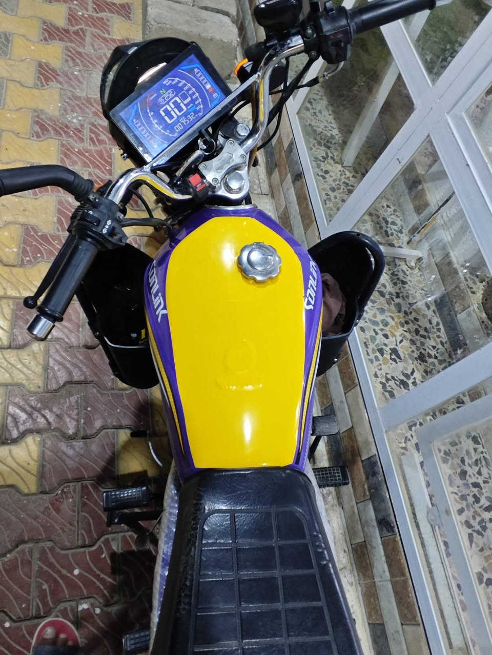 سلام عليكم مره رخصه ادمن دراجه سونك  محرك 200 ضاقطه وزنجيل سعر 950 بيها مجال حق الجيه***********⁩
