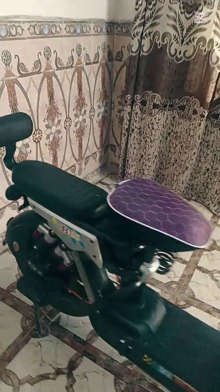 السلام عليكم ورحمة الله وبركاتة 
ماطور شحن للبيع موديل 2025
اشاير كلها شغاله گلوب عالب ناصي 
هورن شغال
عدد سويجات 1
عدد بصمات1
السرعه 99كما موضح بلفديو 
السعر 400وبي مجال 
التواصل على الرقم ***********او واتساب
