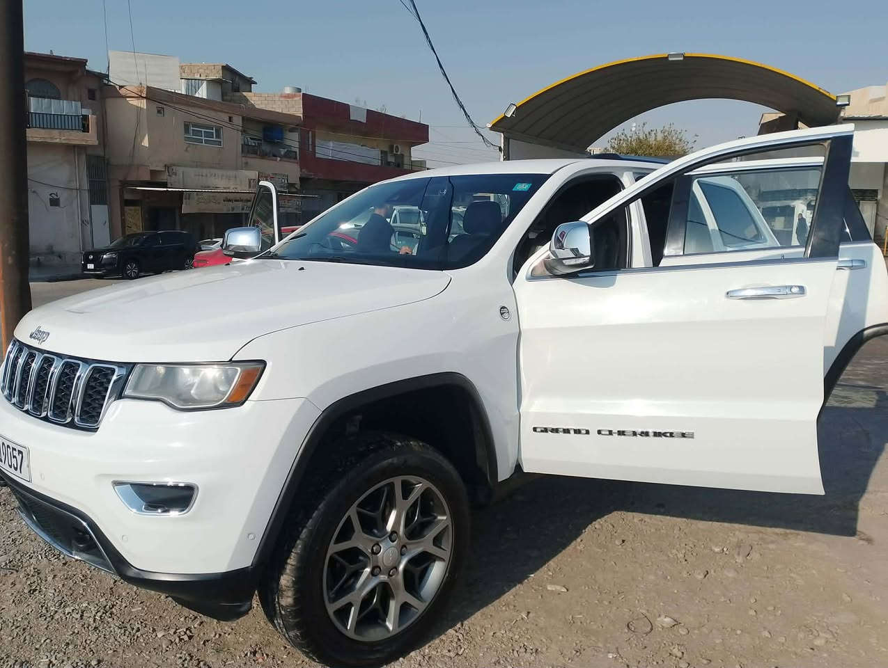 جيب كراند شيروكي ترايل هوك :2019
- المحرك: 6 سلندر، 3600

المواصفات:
- شاشة كبيرة
- كاميرا خلفية دوارة
- تبريد مزدوج
- مقاعد كهربائية مع تدفئة وتبريد
- تدفئة الستيرن والمرايا
- إشارات بالمرايا
- نظام مراقبة النقاط العمياء
- رادار خلفي
- نظام إيقاف تلقائي
- وضعيات قيادة متعددة
- صندوق كهربائي
السيارة كاملة المواصفات
تفاصيل اكثر يرجى تواصل ع خاص رجآء


**إذا كنت صاحب هذا الإعلان وتريد حذفه لأي سبب، رجاءا أرسل رسالة إلى الدعم الفني**