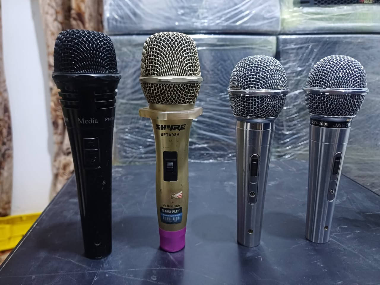 اللهم صلي على محمد وآل محمد...
شباب خدام الحسين منضومت صوت كامله تحتوي على جهاز داينكورد متياز الدرجه الاولى...سماعات ارسي اف اوربي...بورات درجه اولى....لواقط ٤ داسكو الاصلي...وايرات قفل الاصلي ...الاستفسار ***********
