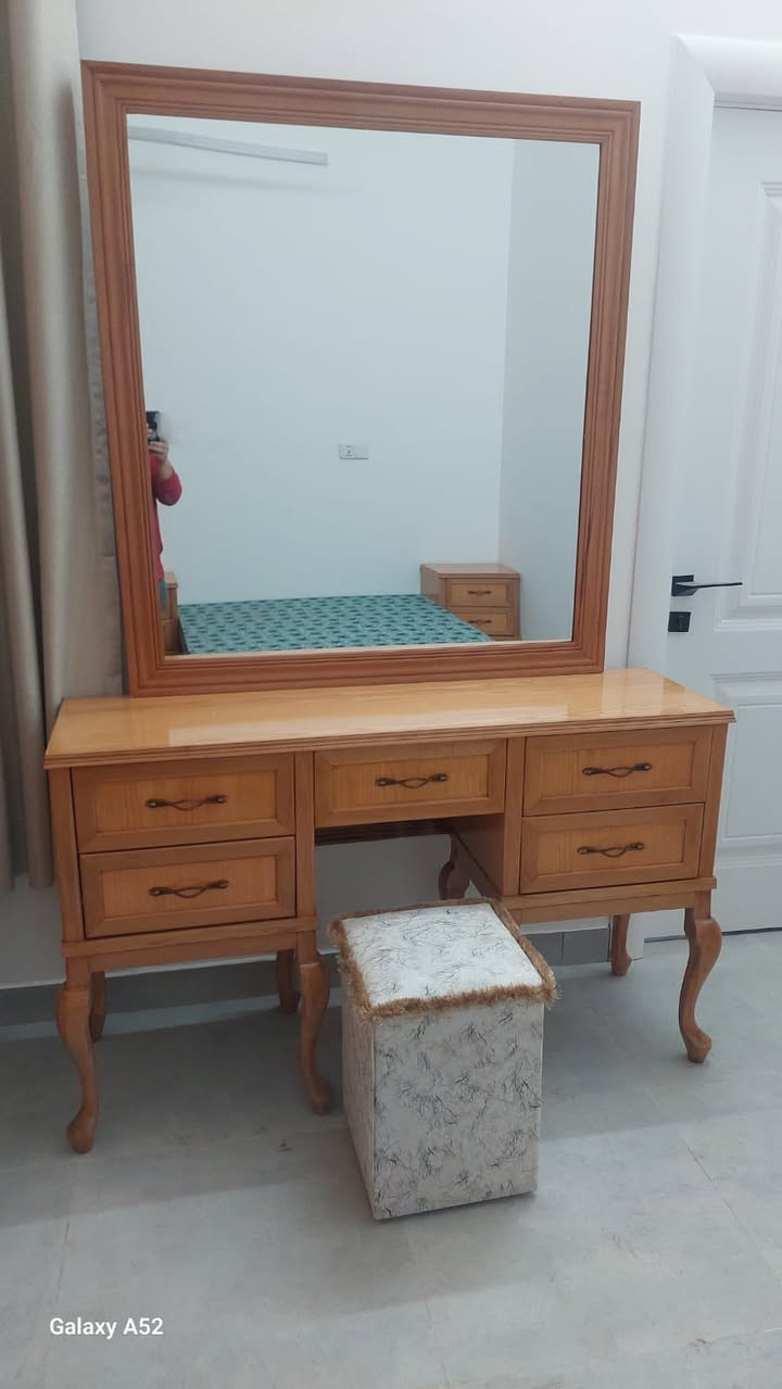 جمعة مباركة عليكم زبائنا الافاضل
كنتور سنديان شغل درجة اولى اللون كرزي 
ميز تواليت تصميم تركي شغل درجة اولى انشاء الله ينال اعجابكم للستفسار مراسلة الصفحة على الخاص او اتصل واتساب ***********
العنوان بغداد الدورة نهاية شارع الصحة مجاور كلية كلكامش مجاور مكوى اسطنبول معرض بيوتنا للاثاث العراقي
