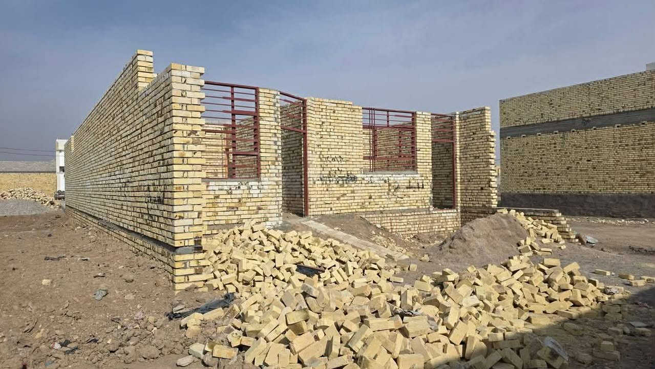 هيكل للبيع 200متر يحتوي ع غرفتين وصاله ومطبخ وستقبال زراعي مرقم كوت حي الحكيم شارع حي الوائلي السعر ٣٧ مليون وبي مجال الستفسار ***********@إشارة
