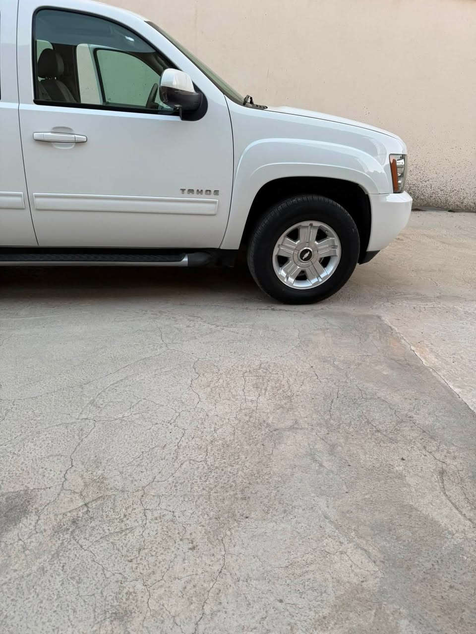 شوفرليت تاهو z71 موديل 2010 سياره خليجي مكفوله كفاله عامه داخل جلد بيجي كشنات كهرباء السياره تسجيل جديد داخله للعراق سياقه ماملعوب بيها برغي واحد 
السعر 235 وبيها مجال 
***********
***********
