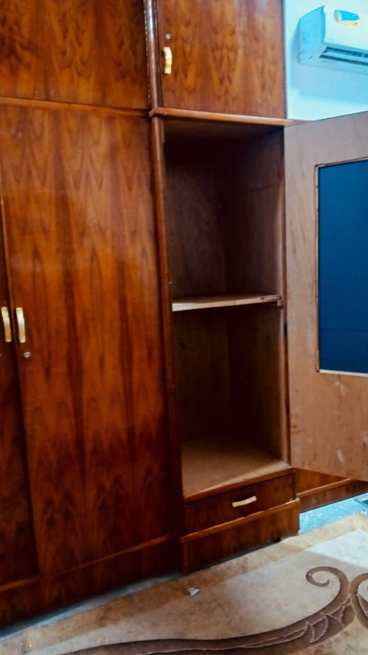 غرفه٦ محلق صاج حطاطه نظيف كلش.....السعر ب600..بيع مراوس..شراي يتصل ***********..
