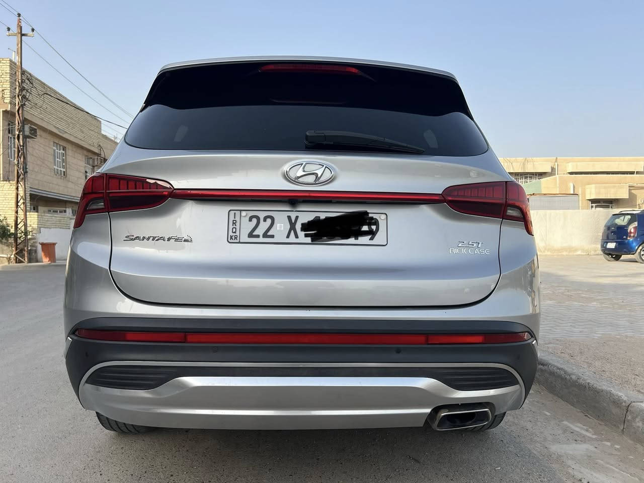 السلام عليكم للبيع 
هيونداي سنتافي HTrac(هاترك) لمتد 2023 
 حجم المحرك 2500 تيربو   
العداد: ٢٦،٠٠٠ mil
بدون صبغ بدون تبديل 
صور الحادث مرفقة في المنشور.

المواصفات:-
1- مفتاح ذكي بصمة + التشغيل عن بعد .
2- نظام اوتو بارك / تقديم و ترجيع السيارة بالمفتاح الذكي
3- كير بنظام الازار المنفصلة الاصدار الجديد ( بيانو)
3- كير ماوس ثانوي لأوضاع القيادة / Drive Mode 
‏Comfort - Smart - Sport 
4- نظام HTRAC الحديث 
5- بنوراما فتحة سقف.
6- هاند بريك بصمة 
‏7 - Auto Hold  أوتو هولد
8- خاصية ISOFIX   ايزو فكس قفل الاطفال
9- نظام مانع الانزلاق
10 -نظام اطفاء المحرك (A) ذاتيا في الازدحامات لتوفير الوقود
12- شاشة تدعم Apple Car play و Android وبلوتوث مدمج والأوامر الصوتية
13- الداشبورد الكتروني بانماط متغيرة حسب وضعية القيادة
14- الشاشة الوسطية حجم كبير 12 انج مع دعم الملاحة بالخرائط GPS وبوصلة للاتجاهات
15- شاحن هاتف wireless
16-  مخارج شحن USB وتشغيل الميديا
17- منافذ للطاقة كهرباء 12فولت ومنفذ 110 فولت
18-  المرايا الجانبية قابلة للطي + نقطة عمياء + هيتر + اشارات
19- مرايا جانبية بخاصية الترحيب والفتح عند الاقتراب والاضاءة في الضلام
20-  الصندوق كهربائي ذكي يفتح عند الاقتراب
21- حساسات ضغط الاطارات 
22- حساسات أمامية / جانبية /خلفية
23-  كامرة اضافية لتقنية منع الخروج عن المسار
24- ميزة التوقف الذاتي للمركبة منعا للاصطدام عند القيادة او الرجوع
25-  المركبة تعيد نفسها للمسار الصحيح عند عدم الانتباه
26- لايت زينون رباعي العدسات بتقنية High Beam الانارة الذكية + LED  نهاري 
27- بك لايت LED مميز مدعوم بتقنية ضد الضباب لاوضح رؤية للمركبة
28- خاصية دعم الكاميرات عند تشغيل الإشارة الجانبية لرؤية الزوايا العمياء
29- كاميرا دوارة 3D تفاعلية متعددة الاوضاع
30- اضاءة داخلية LED تقنية Ambient Light 
31- مرآة داخلية بخاصية التعتيم الذاتي 
32- سستم صوت هارمن كاردن 10 سماعات محيطية مع دمام وتويترز 
33-  نظام القيادة الذاتي الذكي في الشوارع المخططة 
34- مثبت السرعة Cruise وميزة التباعد عن المركبات
35- حساس حراري بسقف  السيارة بتحذير صوتي في حال نسيان الاطفال في المركبة
37- قفل الابواب والنوافذ / خاصية عدم العبث للاطفال
38- القفل المركزي للابواب وعدم الفتح عند مرور مركبة بشكل قريب من السيارة 
39- مقعد السائق خاصية الخزن وميزة الخروج المريح عند الاطفاء
40-  المقاعد الامامية كهرباء + تبريد + تدفئة
41- المقاعد الخلفية تدفئة
42- الداخل جلد بلون الاسود
43- ستائر جانبية 
44- ستيرنغ من الجلد حياكة مع تحكمات وميزة تدفئة المقود
45- شفتات رياضية بالمقود
46-  التبريد والتدفئة تحكم شاشة وتحكم يدوي ايضا
47-  التبريد امامي خلفي مناخ منفصل
48-بردات أبواب خلفية 
49- قبضات أبواب ألمنيوم مع خاصية الانارة ليلا
50- حساس لمس ابواب لفتح وغلق باب السائق والراكب
51- ماسحات امامية حساس / تشغيل تلقائي وسرعة حسب غزارة المطر
52- ماسحة خلفية حساس /  تشغيل تلقائي عند المطر
53- اريل نفكيتر مدمج بتقنية التقاط بث الراديو HD
54- الصندوق كهربائي ذكي يفتح عند الاقتراب.

بغداد/ الشعب
السعر :  210
الهاتف : ***********
