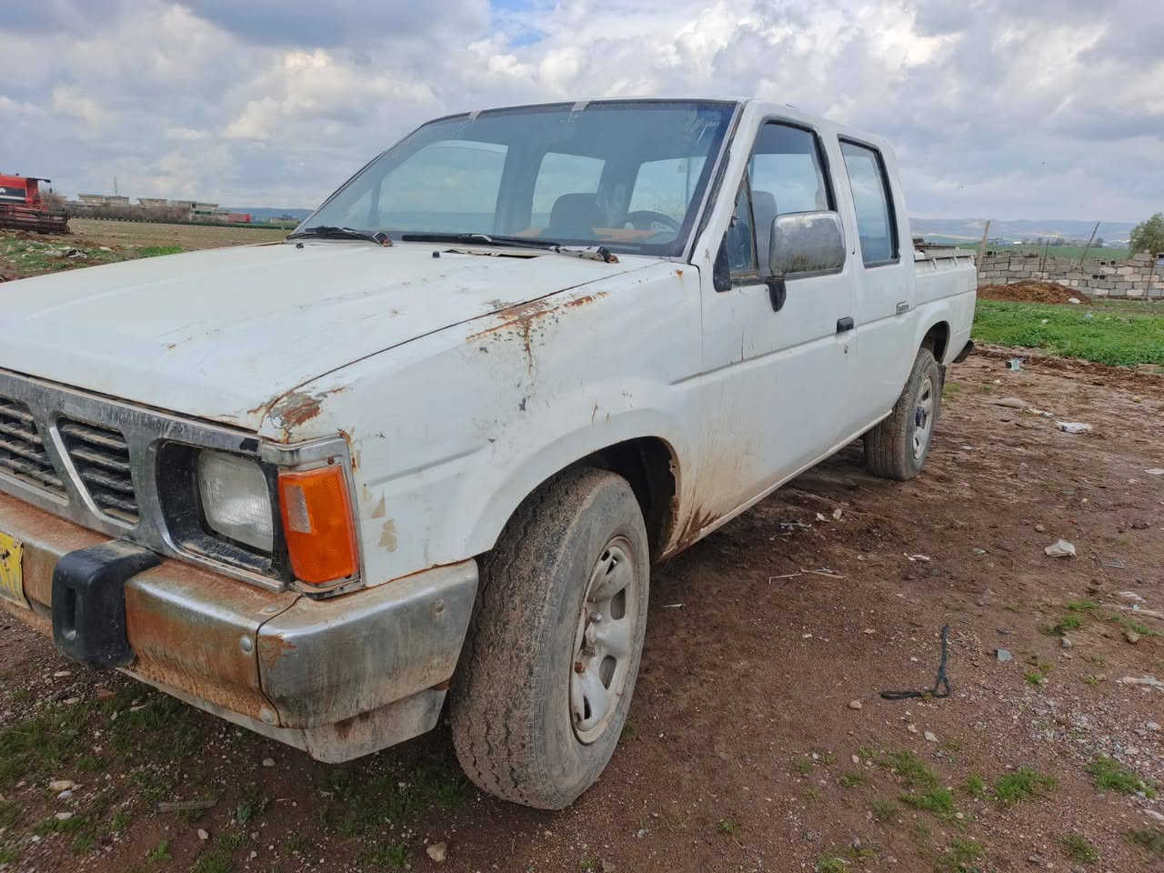 سلام علیکم بەناوی خوای گەورە    نیسان  سبوغ عام  لۆ جوانی ڕەقەم نینوە بەشەرتی ئەوەلیات سەیارەکە زۆر توندو تۆلە ناو غورفەی جوانە هەیکەلی زۆر جوان و ریکە ناوە بۆدی خاوێنە کارابایات و گێر  و  مەکینە ئەکسل و شانسی بەشەرت  ماڵی   دۆستە  سعری 25 وەرەقەو مجال گۆڕینەوەش دەکەم
*********** أربيل, العراق
