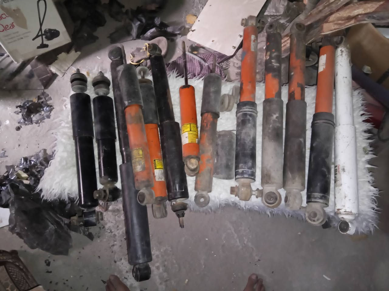 سلام عليكم غراض الفينية طويلة 
كلشي موجود اصلي تفصيخ
مكان بصرة رقم ***********
