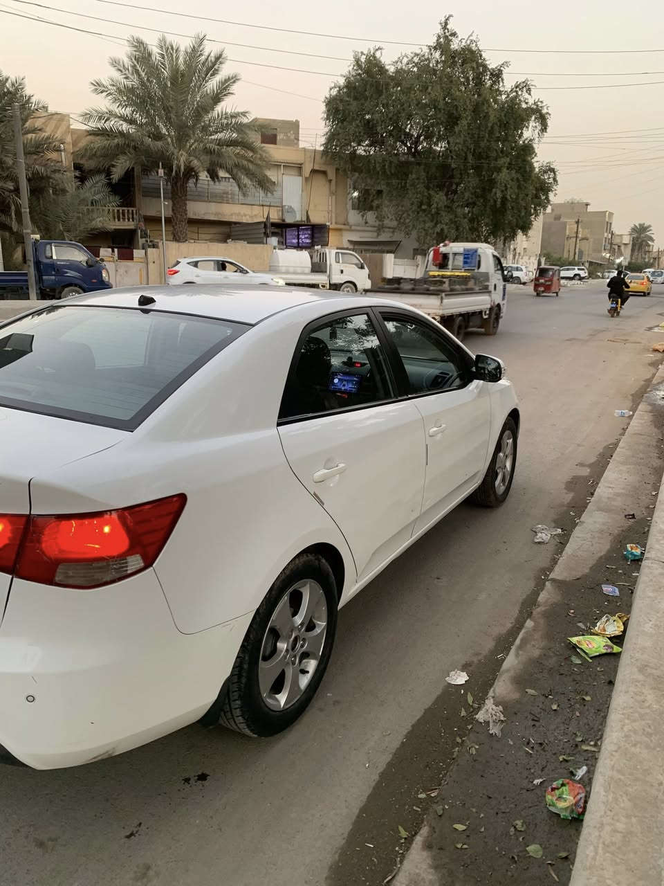 السلام عليكم سيارة سيراتو 2010 ماشية 90 الف كليو مو ميل السيارة خليجي داخل لونين رقم بغداد مكفولة من الصبغ والبديل مكفولة كشر ومكينة وكير شرط مكاني بغداد الامين الثانية رقمي *********** السعر 110
