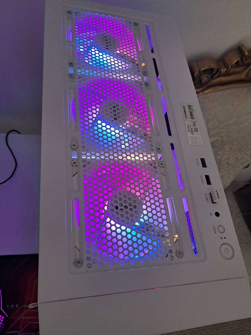 CPU 9600x
M.B B650m S2H gigabyte 
RAM 32 6000hz Tforce 
RTX 5060ti 16 gb Zotac
SSD 512
Cooler AG400 Deepcool RGB 
PSU 650w Xigmatik bronze 
9 فان مودرن
Case Xigmatik 9fan A RGB
استخدام قليل
مع الوصل والكراتين


**إذا كنت صاحب هذا الإعلان وتريد حذفه لأي سبب، رجاءا أرسل رسالة إلى الدعم الفني**