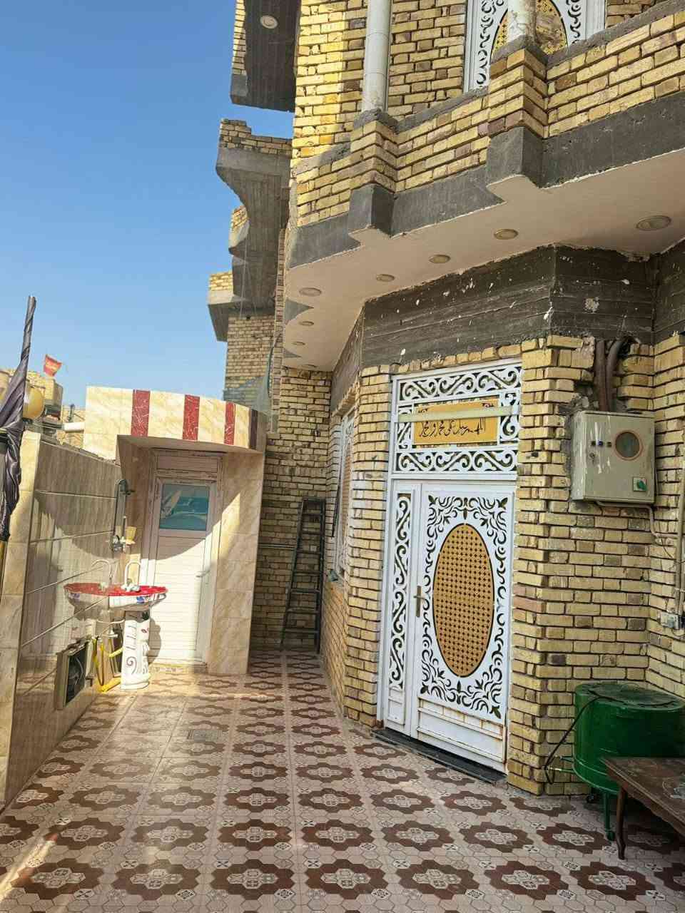 دار للبيع
المساحه 200 متر طابقين بناء حديث 

العنوان الشطره حي الصادق

للأستفسار:***********
