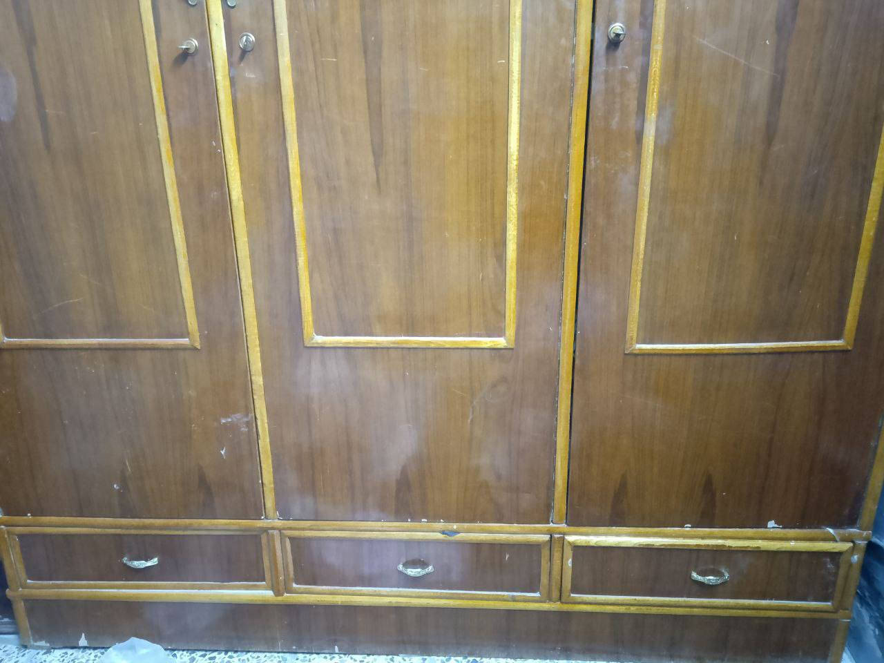 السلام عليكم كنتورين واحد ابو ثلاث ابواب صاج تفصال والثاني مستعمل للبيع الصاج الجديد 150 والثاني ب75 المكان المدينه ***********
