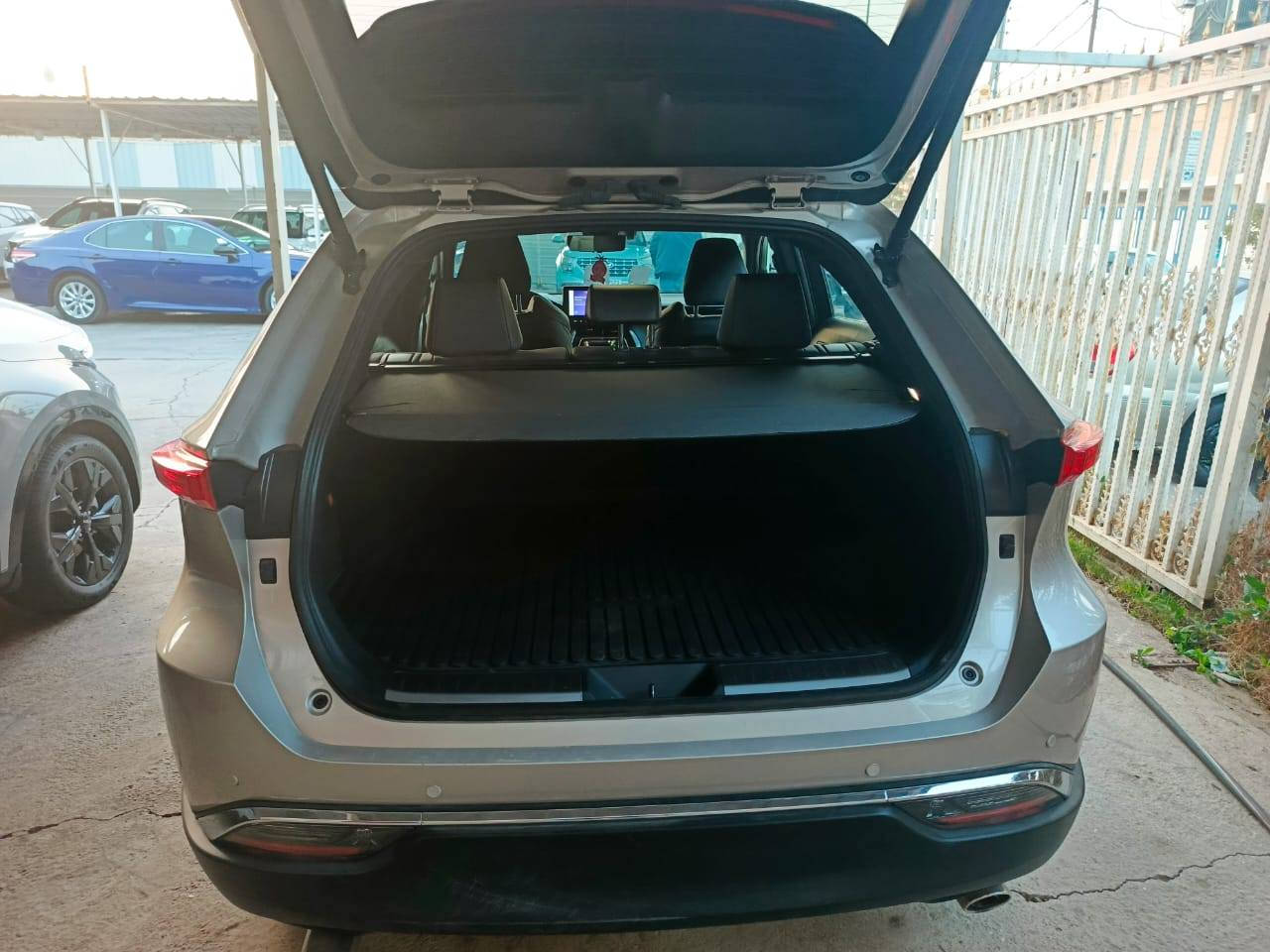 للبيع تويوتا فنزا 2024 هايبرد
دخول جديد كامل مواصفات اعلى فئه حادث السياره باب وجاملغ سطحي باب تبديل نفس اللون وجاملغ صبغ 
العنوان بغداد كريعات معرض القمه 
للاستفسار ***********
السعر 28000$
