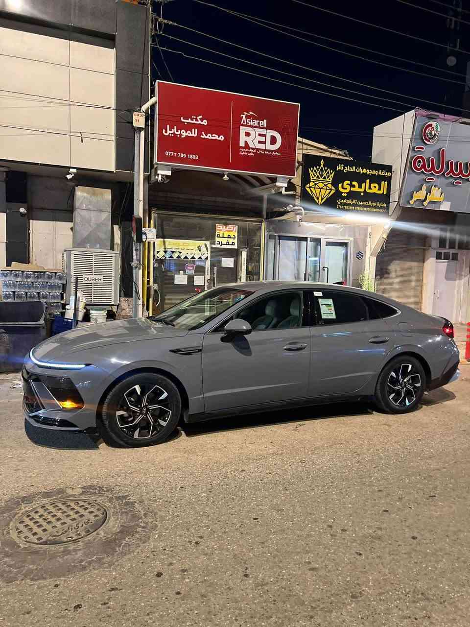سلام عليكم سوناتا وارد امريكي كلين بدون حادث مديل ٢٤ باسمي مداور ثاني يوم محرك ٢٥٠٠ تنفس طبيعي السياره جاهزه وسوناره موجود 
السياره فول بطن جاهزه من كلشي تخم تاير تبريد ثلج وموصفاته معروفه 
سعره ١٩٥ وبيه مجال للشراي 
للاستفسار *********** النجف, العراق
