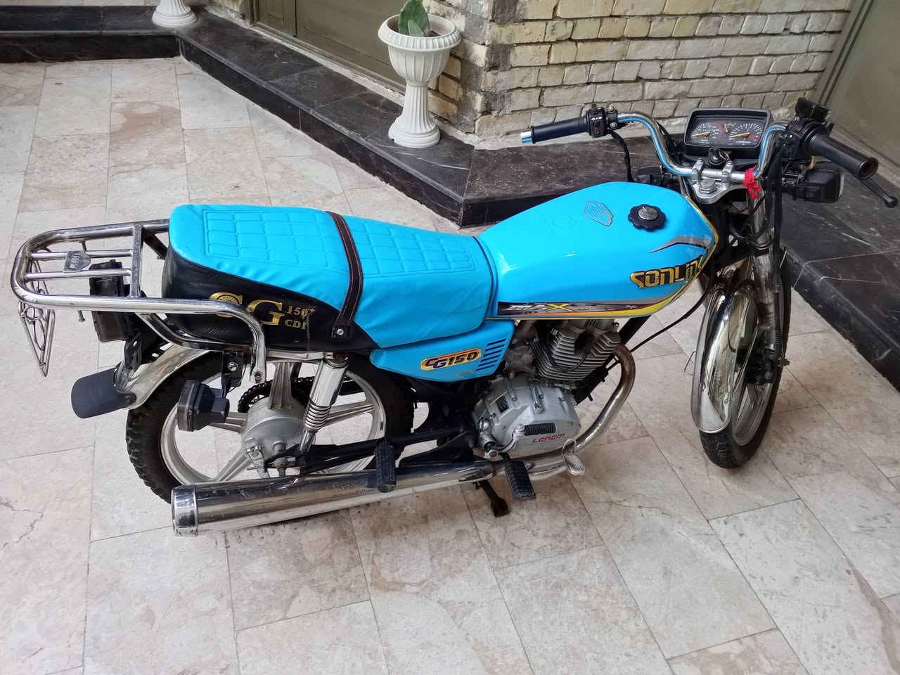 سلامه عليكم شباب دراجه ايراني سونك موديل2023 150s دراجه حلوه او تخبل كامله من كلشي كهربائيات  مكينه ناعمه بس بيها شغله مادري شنو دخت بيها جبت الها باتري جديد او كتف شحن جديد او ما جاي ادير سلف بس من أجطلها على باتري تشتغل سلف كبل فا مادري ليش هاي الحالها بيها فا هاي الدراجات كدامك كامله من كلشي سعرها 600 أو بيها مجال رقم *********** مكاني بغداد  الحبيبيه
