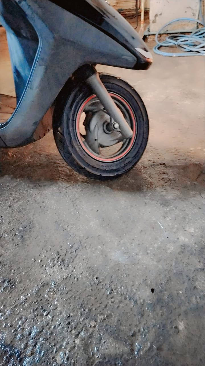 سلام عليكم شباب دراجه للبيع بريز  بغبغأ موديل2013 دراجه جديديه بمعنه الكلمه مال ربه برغي ممفتوح بيه ماشيه 44 السعر: 900 وبيه مجال + خوذه + جادر + مفتاح نسخه ثاني لاصلي العنوان : بغداد حي العامل *********** جيب وياك فيتر افحص قبل لاتاخذه
