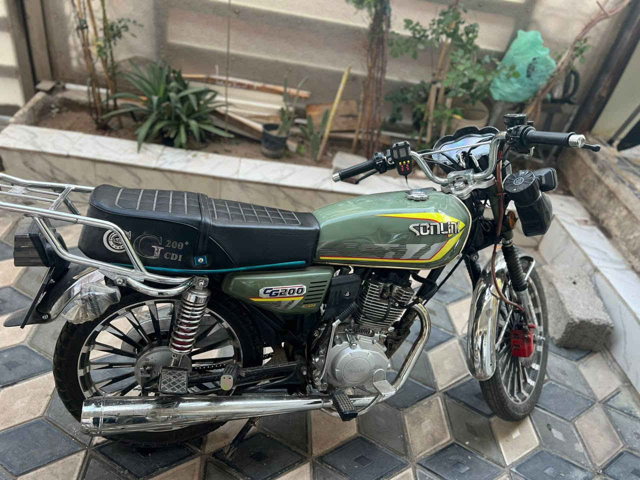 سلام عليكم دراجه سيفان 5كير نضيفه كهربائيات شغاله مكينه ماشاء الله نضيفه الدراجه مابيها اي نقص ماشيه
7،000 شاشه شغاله الدراجه كامله من كلشي بس الستان الجبير مكسور السعر 950بيها مجال بصيط العنوان بغداد الكاظمية رقم***********
