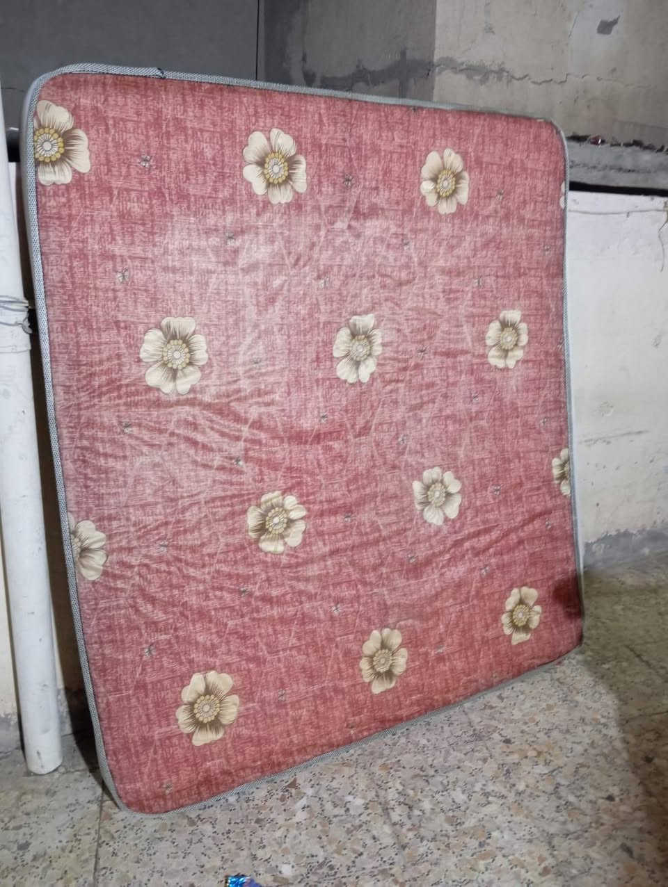 دوشك ابو نفرين جديد أحلى من الصوره والله العنوان حله ورديه خارج قرب علوت المخضر يم البسطيات مال المخضر  ***********
