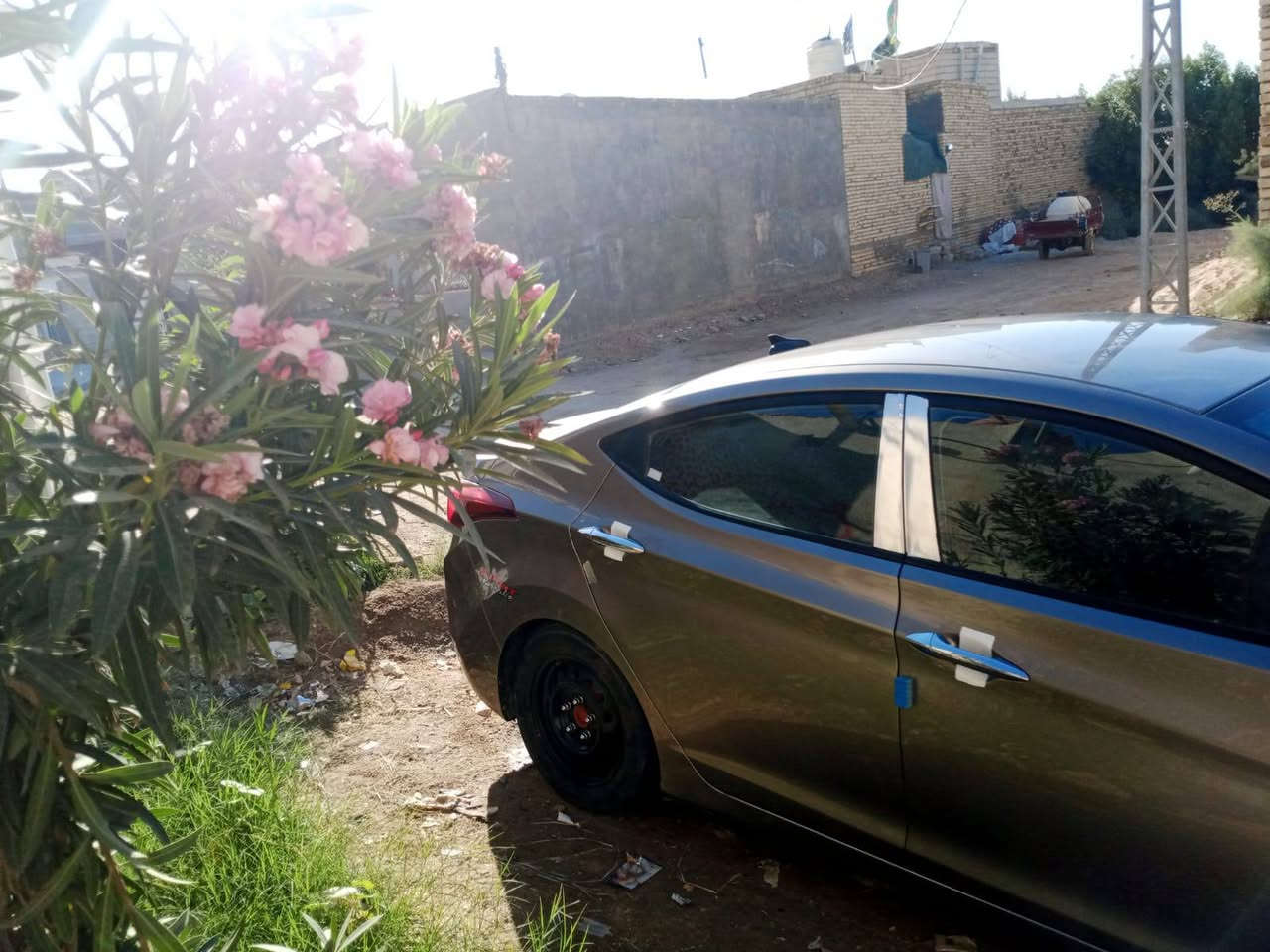 النترا مديل 2016 وراد امريكي حادثها مقدمه البنيد فقط 
السيارة ليبل واحد مكينه كير كفاله تبريد ثلج .تخم تاير جدد 
ماشية 100الف فقط محرك 2000دوش.كير AT .جاهزه ماناقصه شي ومال جناي .السعر 125 وبيها مجال بسيط  
العنوان ذي قار سوق الشيوخ .للتواصل ***********
