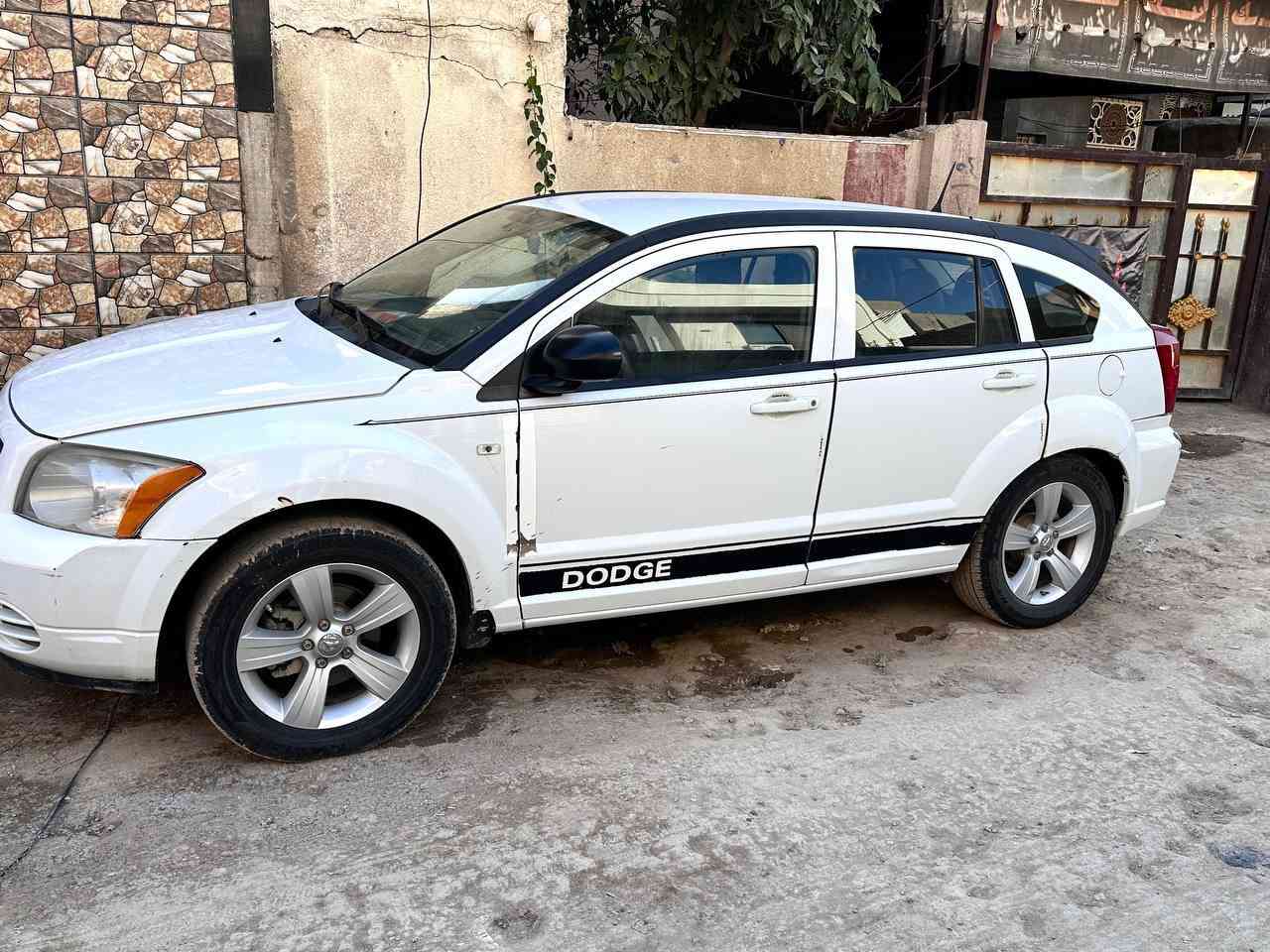 السلام عليكم
سيارة كاليبر ٢٠١٢ 
محرك 2000
و كير سليمات 
سيارة وارد خليجي  
ما بيه ضربة بس بيه خدوش و شهوط بسيطة 
***********
