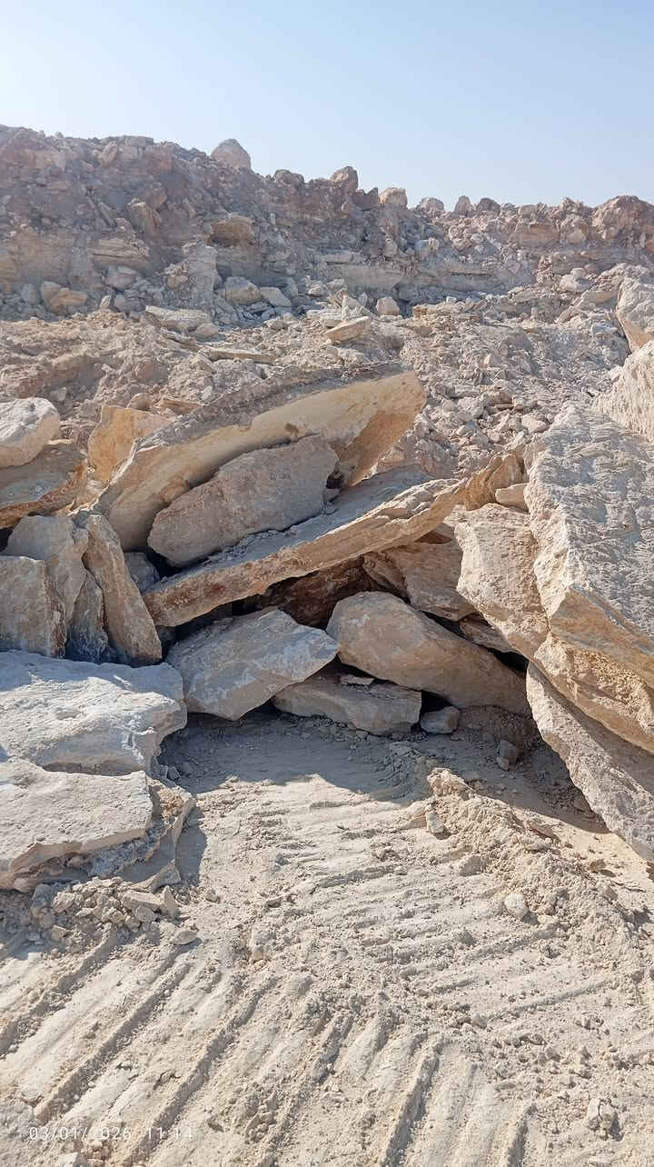 سلام عليكم خوان الصطات عدنه حجر بناء ومسنايه وردم بسعر مناسب لجميع المحافظة
وجد حجر ابيض واصفر
 ***********
