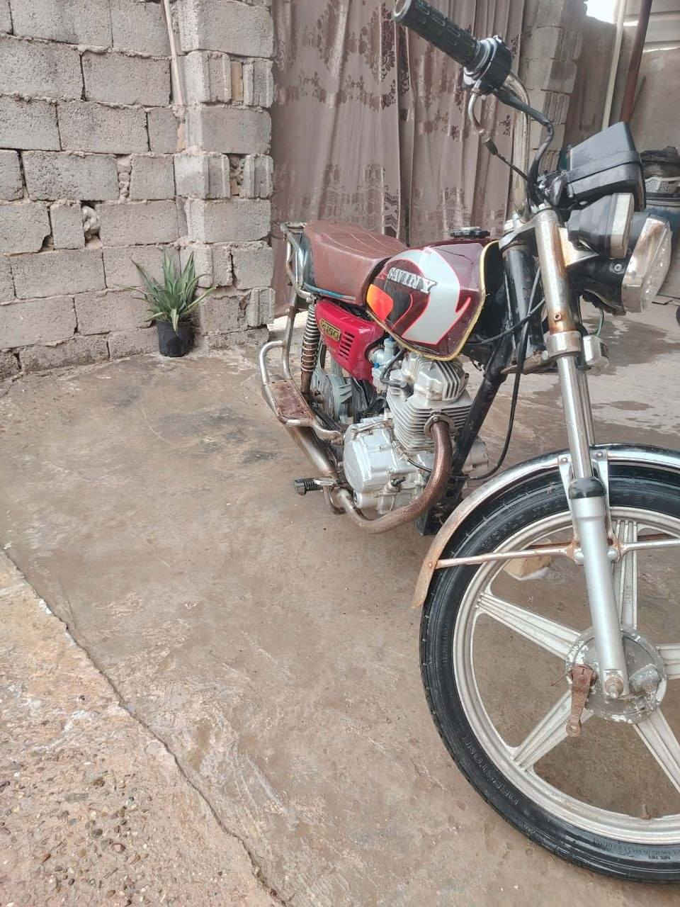 السلام عليكم مكلف بالنشر دارجه نوع هونده 2006 اصولي اوارق اصولي بوجهاك لترقيمم اخوان دراجه لايت اشاير سلف نكره يشتغل دراجه خير من الله الدراجه يرادلها ترتيب بسيط الدراجه مشموره بلبيت لسعر 350 وبيها مجال مكاني بابل شارع 80 هاذه رقم صاحبه ***********
