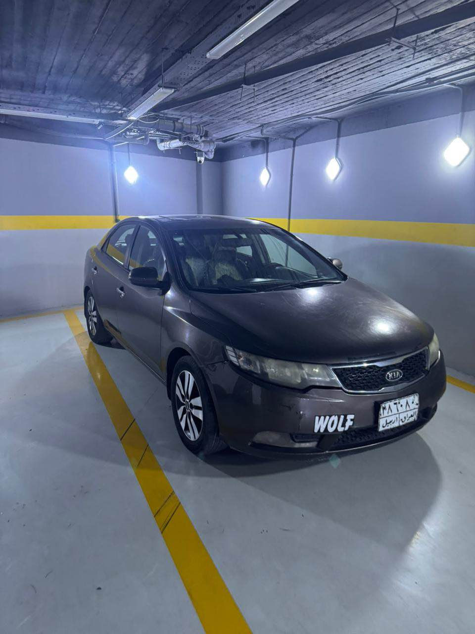 سياره بصمه وفتحه ومري شفط 
سياره فول الفول فقط بدون جلد
سنويه مالتها ساقطه وسياره باسمنه
صور طخاتها موجوده بل صور  سياره بيهه 3 قطع صبغ وقطعه نفس لون ورادلها ترتيب سياره
مكانها بغداد
اي استفسار *********** بغداد, العراق
