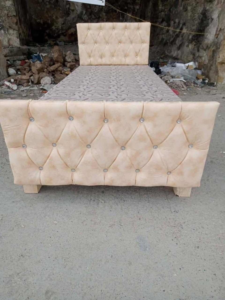 توصيل مجاني داخل الموصل
تخت نفر خشب عراقي جديد بلوك احمر _16 ملم
رجلين 6_3×3_
السعر_ 55_
 التوصيل مجاني داخل الموصل  الون حسب طلب للحجز خاص

شرط اي اختلاف يرجع الطلب بيد المندوب بدون دفع اي مبلغ 

ملاحضه 
الون حسب طلب الزبون @إشارة


**إذا كنت صاحب هذا الإعلان وتريد حذفه لأي سبب، رجاءا أرسل رسالة إلى الدعم الفني**