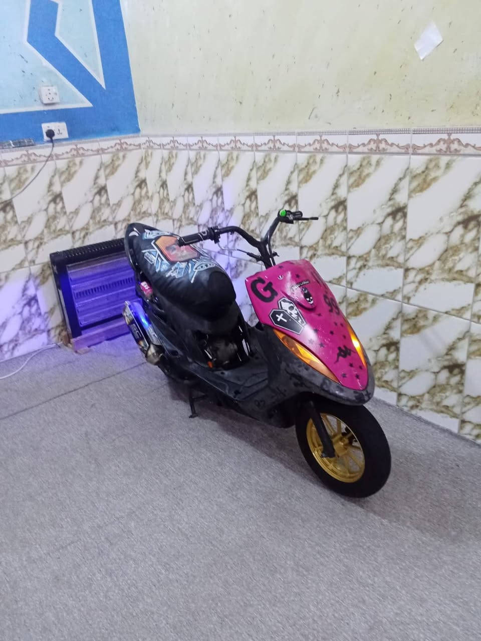 سلام وعليكم دراجه ماكس عدله للبيع بوشه 55تشك لكاع شلعه ومعدل ما بدل شي كله بلد بس بوشه حطيتله بيه صالنصه صجمه لصليه ام 90مو لعاديه ام40 شرطفصله وطكه ونار وياله نجمه مدكر سكنس جبلي دراجه مضلومه بل تصوير لسعر) 600)وبيه مجال لعنوان بصره شارع القاد امن لداخلي اي ستفار وساب ***********
