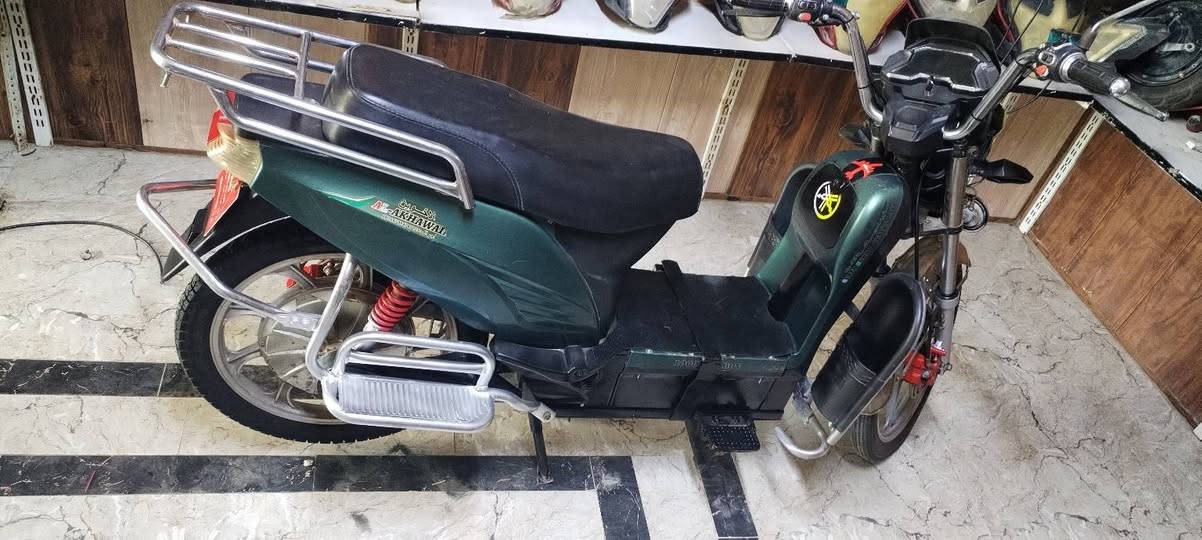 دراجة هارلي شركة الاخوين للبيع بطاريات جدد قبل شهر شاديهن نظافة الدراجه فول السعر ٤٠٠ مكانها الشهداء قرب بيت ابو النسور رقم التلفون ***********
