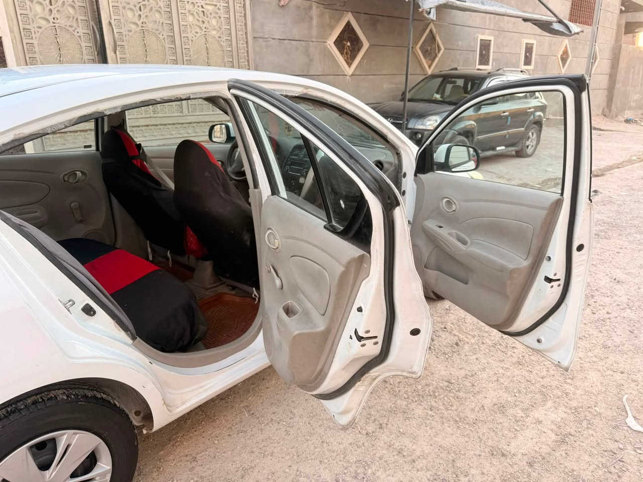 سلام عليكم
نيسان صني للبيع 

موديل 2019 هندي بليته زركة 

مكينه كير حدادية 

تخم تاير جديد 

تبريد تتفئه فول 

بيه صبغ دعاميات + بارد 

مكان سياره فلوجه 

***********

سعر 100 بيه مجال
