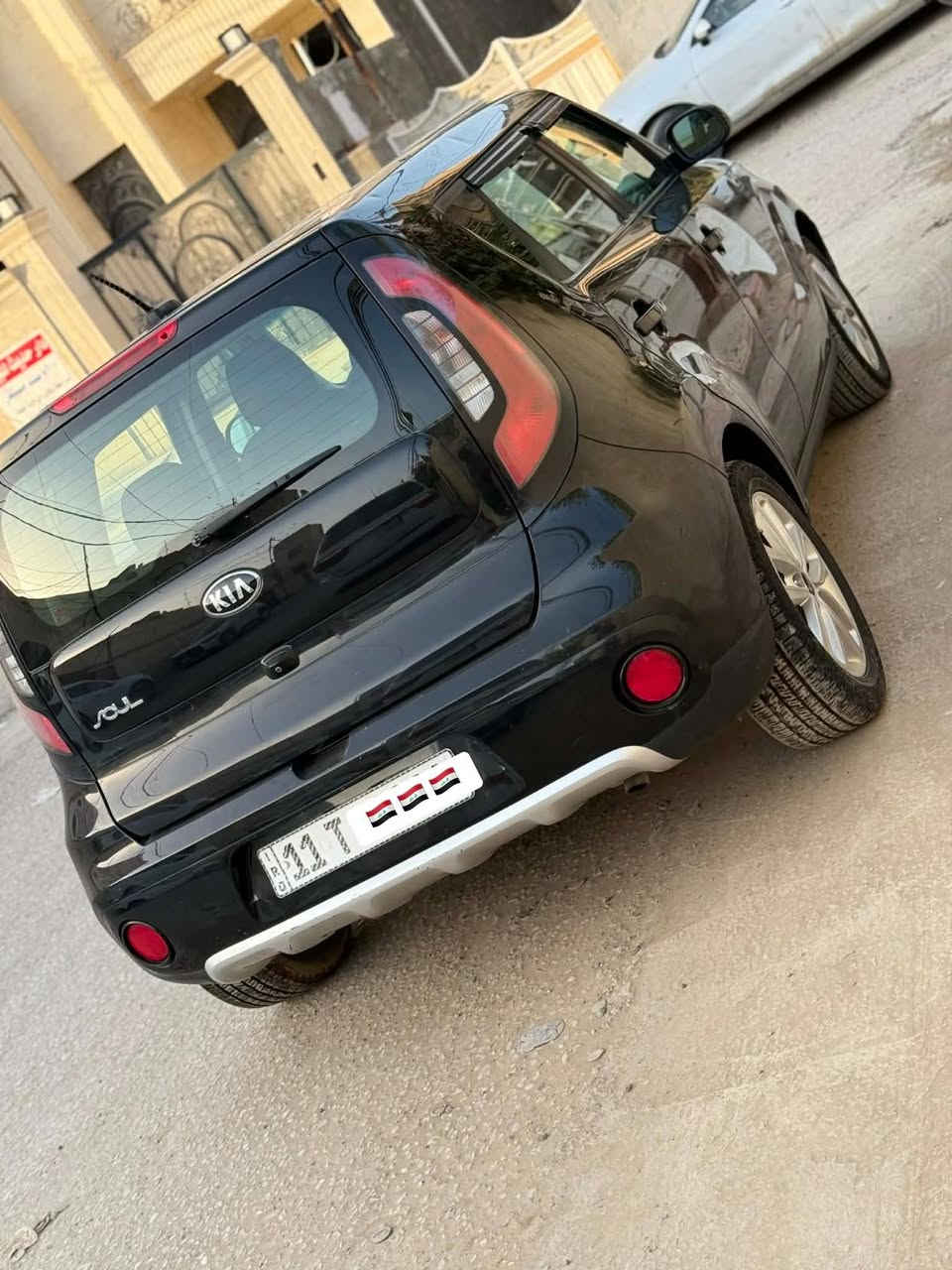 السلام عليكم
صول ٢٠١٨ رقم بغداد باسمي 
محرك 2000 ماشيه ٧٠ 
حادث جاملغ امامي 
وجاملغ الخلفي صبغ بالهلال 
كير ومحرك مكفول 
السعر ١١٥ بيها مجال 
***********
